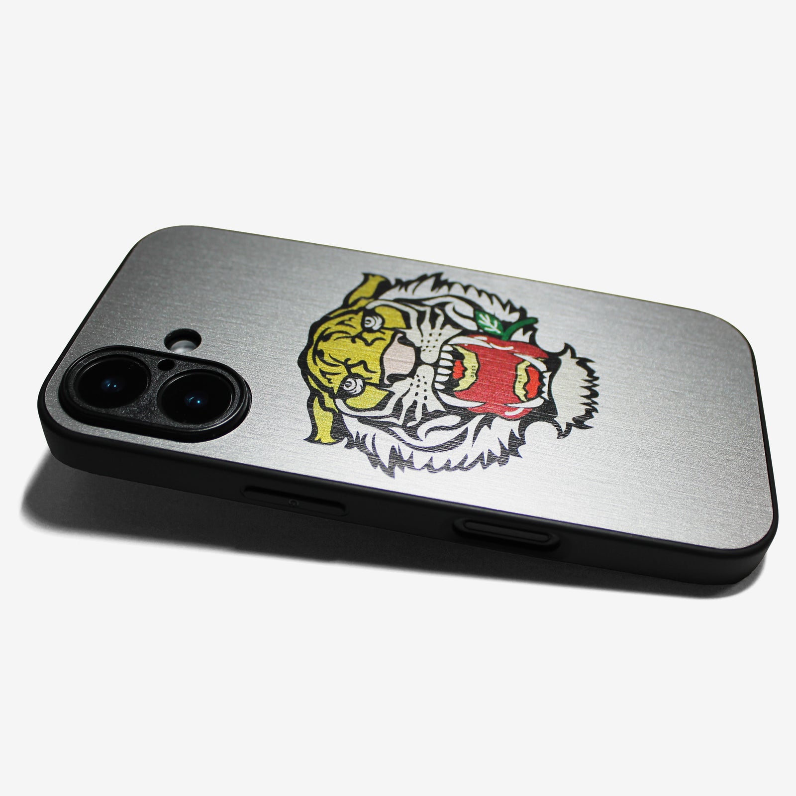 A good all】iPhoneケース まるで金属 カメラフルカバーver. タイガー