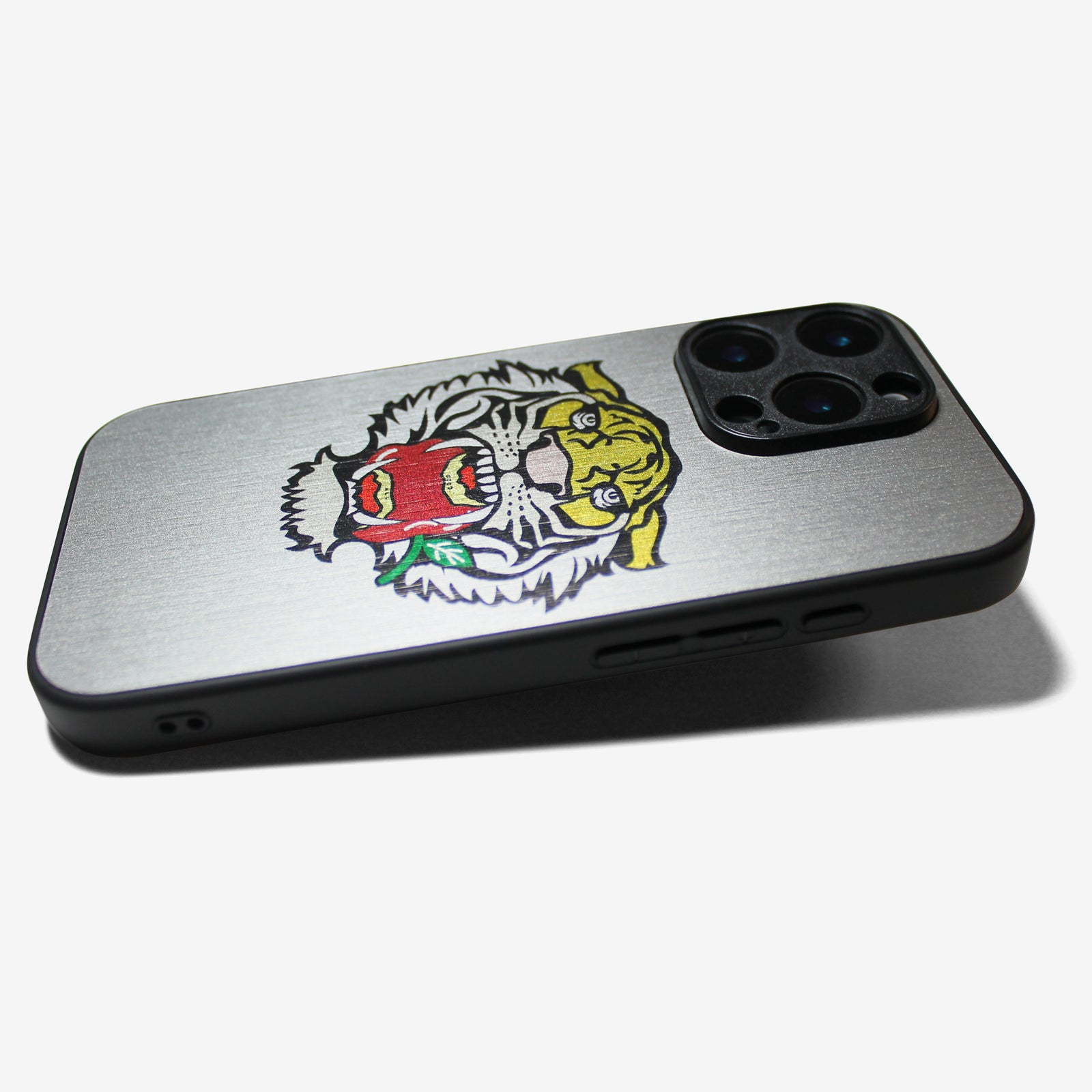 A good all】iPhoneケース まるで金属 カメラフルカバーver. タイガー