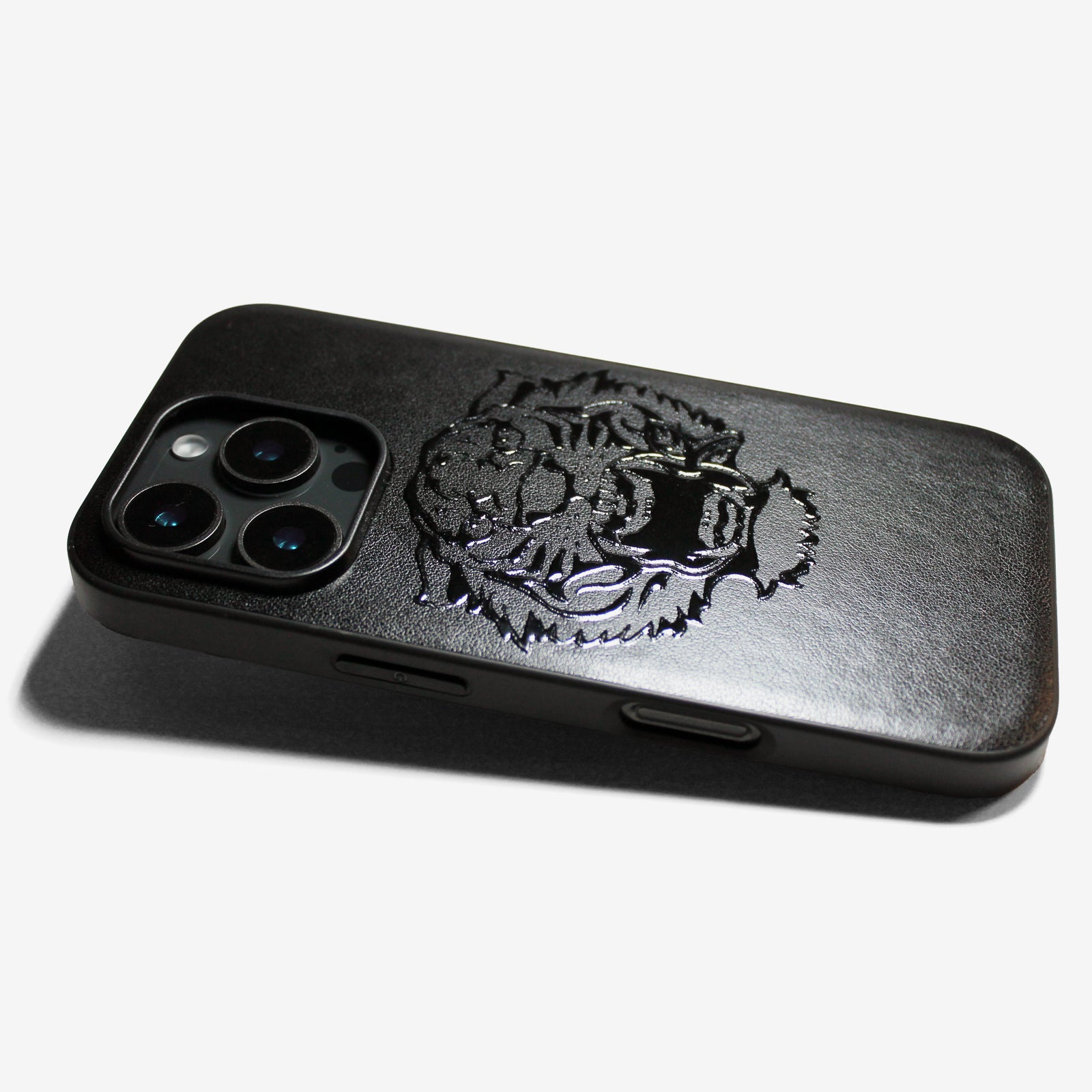 A good all】iPhoneケースレザー 特殊グロス加工タイガー 耐衝撃 16